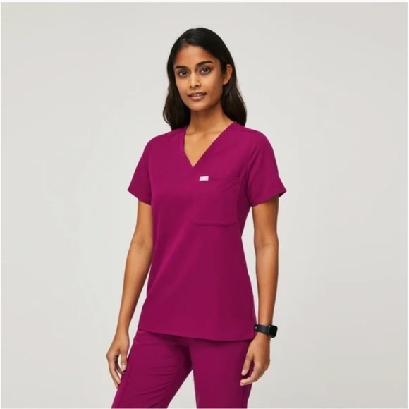 FIGS Caterina One Pocket Scrub Top Dark Magenta Pink - Picture 1 of 2